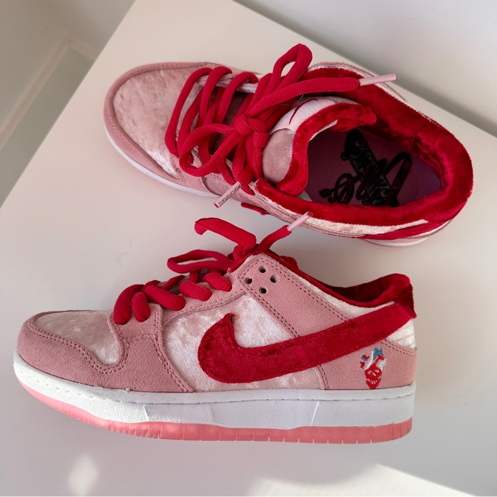 NIKE SB size 5.5 dunk low Strange Love Skateboards